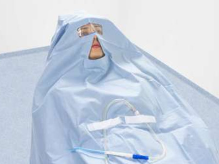 EURONDA Speciální ochranná operační rouška pro delší operace pro pacienty s výřezem na ústa a oči 133 x 200 5ks/bal (270226)